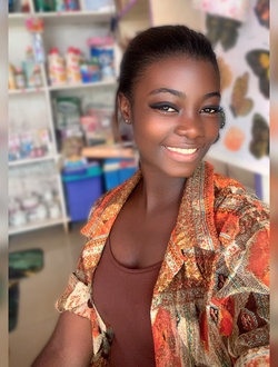 Esther's profile, a single 24-year-old a woman in Douala