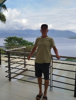 Claude's profile, a single 66-year-old a man in Lyon