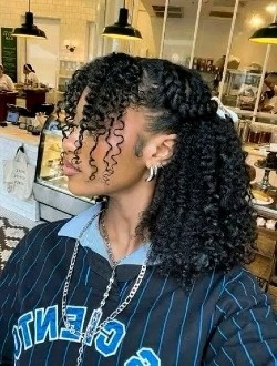 Joelina's profile, a single 21-year-old a woman in Ambato-Sur-Mer