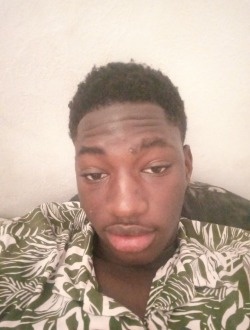 Daouda's profile, a single 20-year-old a man in Dakar