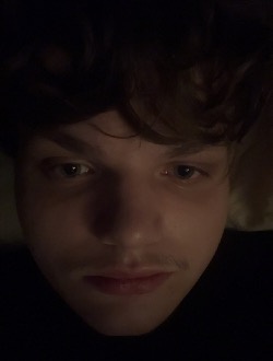 Etan's profile, a single 19-year-old a man in Charleroi