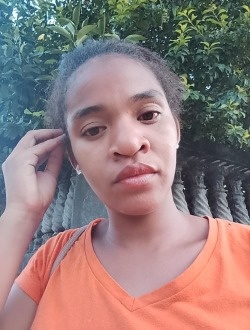 Lussy's profile, a single 30-year-old a woman in 1ER Arrondissement