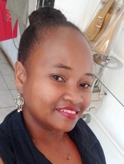 Julia's profile, a single 38-year-old a woman in 67 Ha