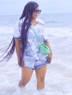 Anne's profile, a single 26-year-old a woman in Franceville