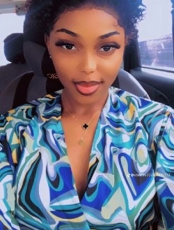 Étoile's profile, a single 24-year-old a woman in Yaoundé