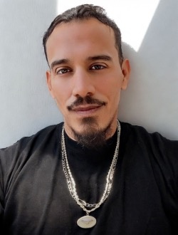 Giovanni's profile, a single 28-year-old a man in San Antonio