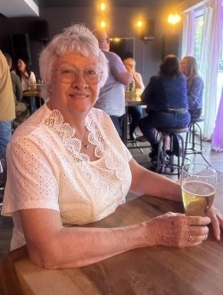 Huguette's profile, a single 73-year-old a woman in Victoriaville