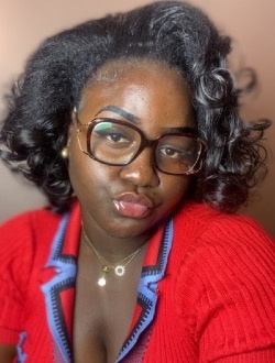 Luciana's profile, a single 22-year-old a woman in Douala