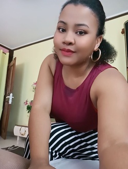 Ainah's profile, a single 31-year-old a woman in 1ER Arrondissement