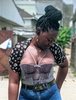 Succès's profile, a single 25-year-old a woman in Douala