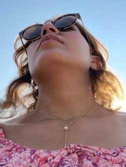 Justine's profile, a single 33-year-old a woman in Parisville