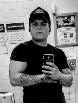 Mizraim's profile, a single 34-year-old a man in Topanga