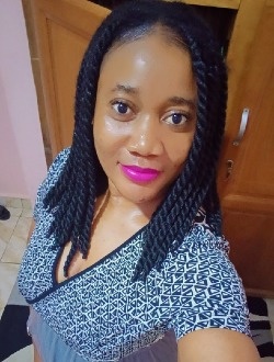 Caroline's profile, a single 32-year-old a woman in Douala