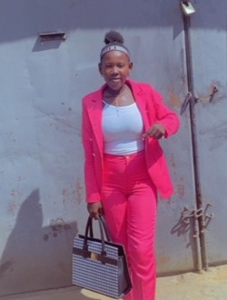 Gladys's profile, a single 21-year-old a woman in Douala