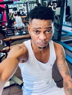 Henry's profile, a single 30-year-old a man in California City