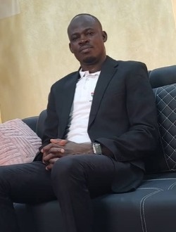 Julien's profile, a single 34-year-old a man in Lomé