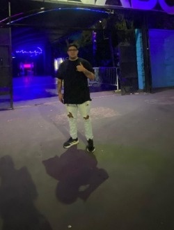 Eze's profile, a single 34-year-old a man in Buenos Aires