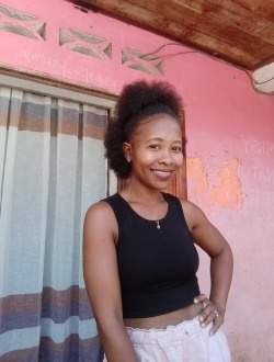 Sarah's profile, a single 29-year-old a woman in 67 Ha