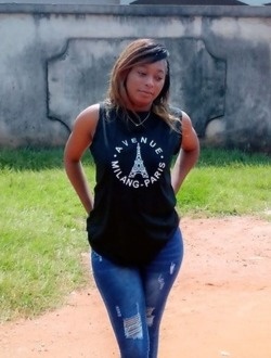 Léonie's profile, a single 27-year-old a woman in Douala