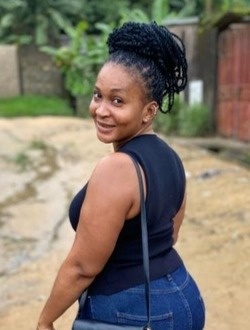 Laure's profile, a single 28-year-old a woman in Douala