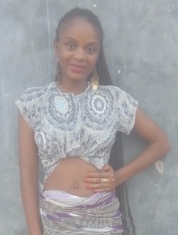 Florence's profile, a single 34-year-old a woman in 1200 Logements