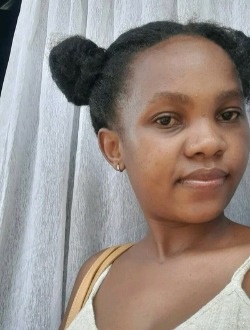 Maya's profile, a single 27-year-old a woman in Antananarivo