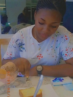 Helene's profile, a single 26-year-old a woman in Douala