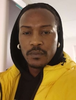 Bat's profile, a single 34-year-old a man in Yamoussoukro