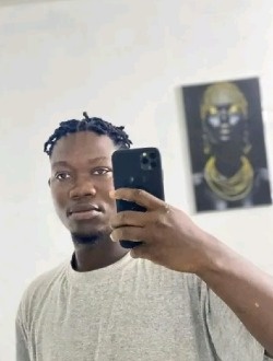 Höguen's profile, a single 28-year-old a man in 4th Arrondissement of Porto-Novo