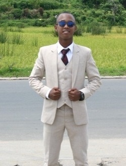 David Raya's profile, a single 21-year-old a man in 1ER Arrondissement