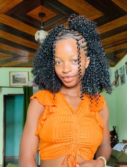 Ornella's profile, a single 21-year-old a woman in Yaoundé