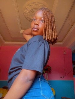 Nadia's profile, a single 22-year-old a woman in Yaoundé