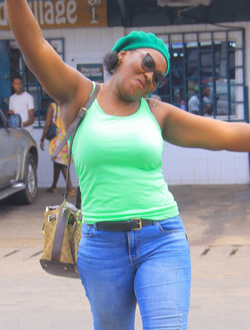 Lili's profile, a single 39-year-old a woman in Libreville