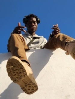 Carlos's profile, a single 28-year-old a man in Dakar