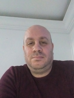 Panda's profile, a single 42-year-old a man in Ariana