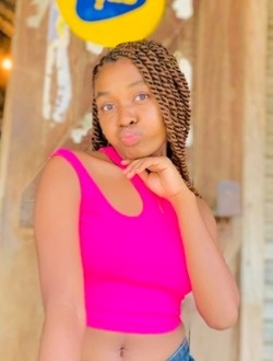 Evania's profile, a single 19-year-old a woman in Antalaha