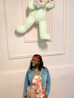 Clara's profile, a single 22-year-old a woman in Douala