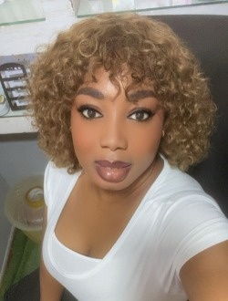 Candisse's profile, a single 34-year-old a woman in Abidjan