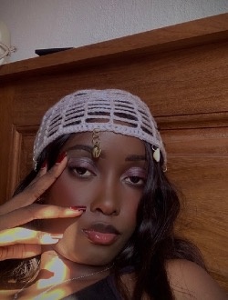 Davila's profile, a single 25-year-old a woman in Yaoundé