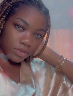 Clémentine's profile, a single 18-year-old a woman in Yaoundé