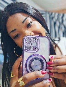 Melissa's profile, a single 34-year-old a woman in 1ER Arrondissement