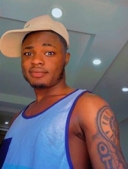 Chris's profile, a single 30-year-old a man in Los Angeles