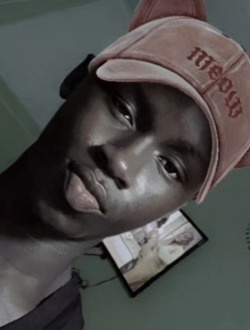 Ariel's profile, a single 18-year-old a man in Abidjan