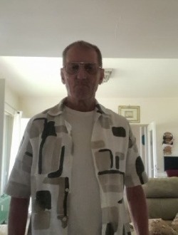 Claude's profile, a single 55-year-old a man in Ganshoren