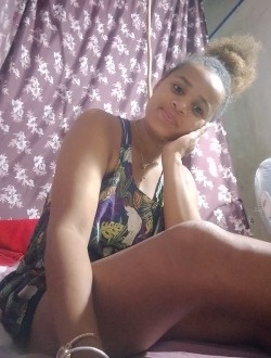 Julia's profile, a single 27-year-old a woman in 67 Ha