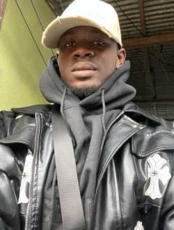 Francis's profile, a single 32-year-old a man in Douala