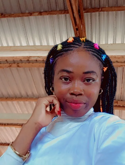 Etoile's profile, a single 18-year-old a woman in Yaoundé
