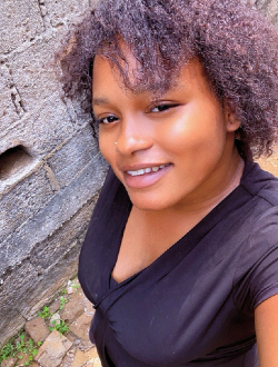 Darelle's profile, a single 21-year-old a woman in Yaoundé