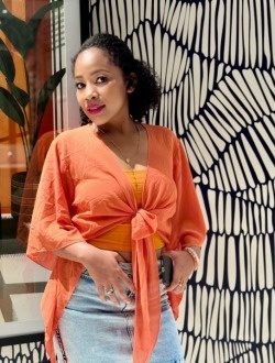 Lary's profile, a single 35-year-old a woman in 67 Ha