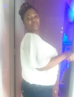 Vicky Barbara's profile, a single 43-year-old a woman in Mvolyé